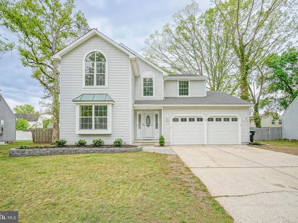 18 Brearly Dr, Sicklerville, NJ 08081
