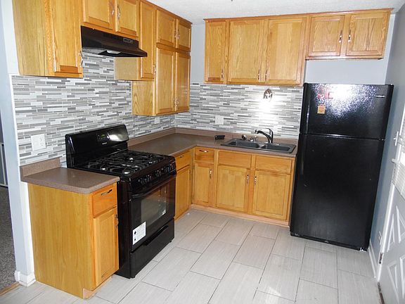 2nd image of 117 N Pine Ln