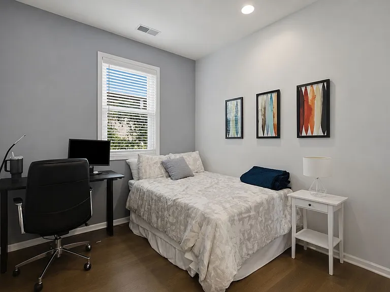 623 W Barry Ave #1 — Photo 15
