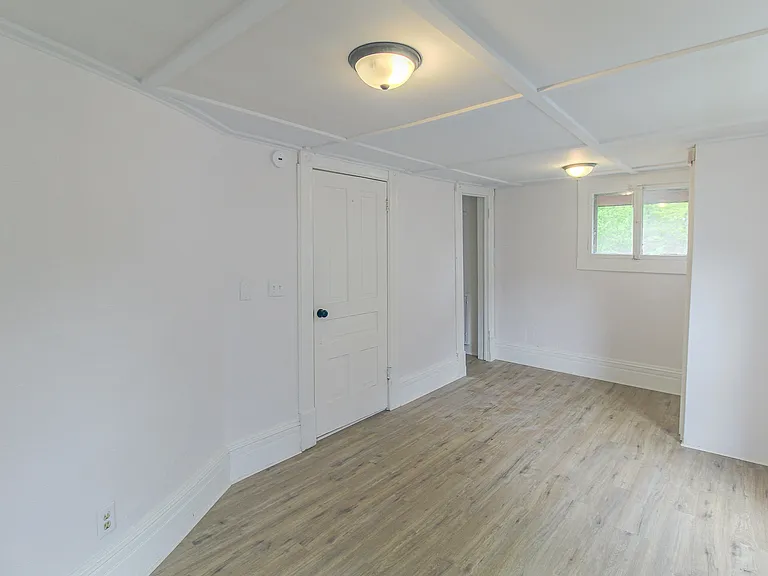 416 Douglas Ave — Photo 12