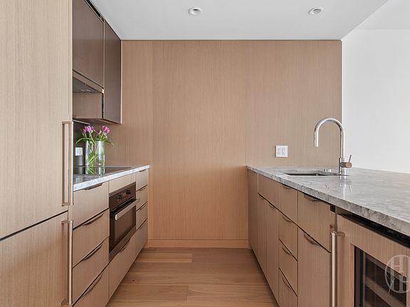 3rd image of 111 W 56th St #37A