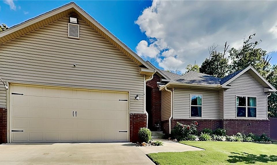 1st image of 9 Blythe Cir