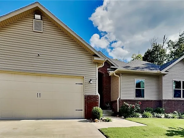 9 Blythe Cir, Bella Vista, AR 72714