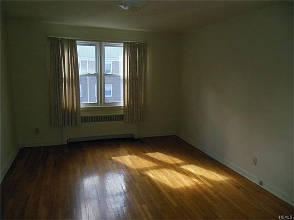 4th image of 57 Carpenter Ave APT A