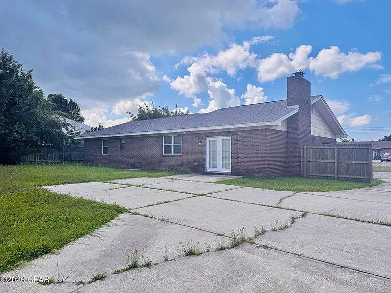 618 Gabriel St — Photo 24
