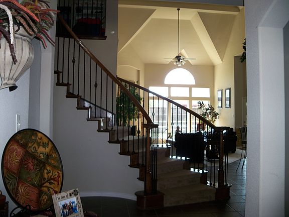4th image of 611 Montclaire Dr
