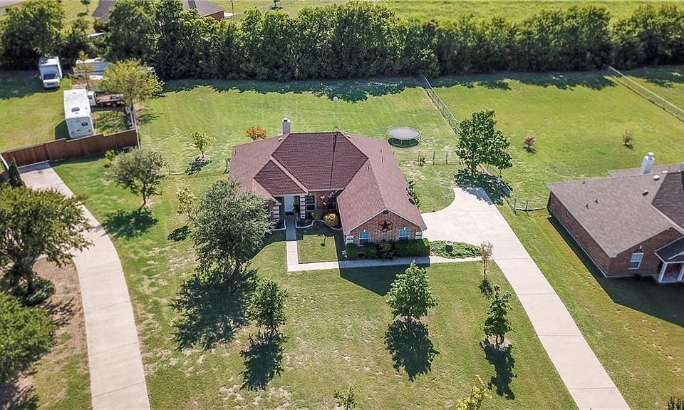 1st image of 101 Meadow Glen Dr