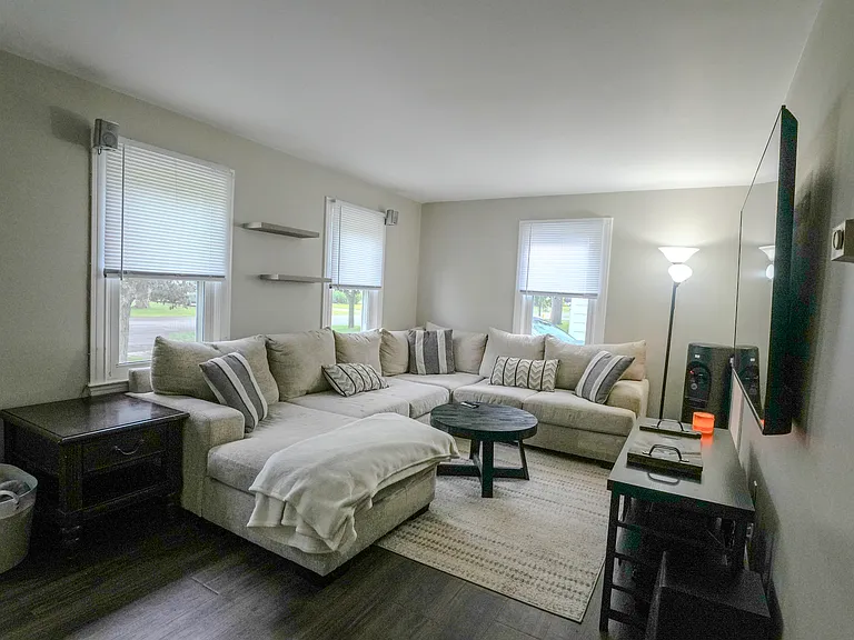 72 Sherwood Ave — Photo 12