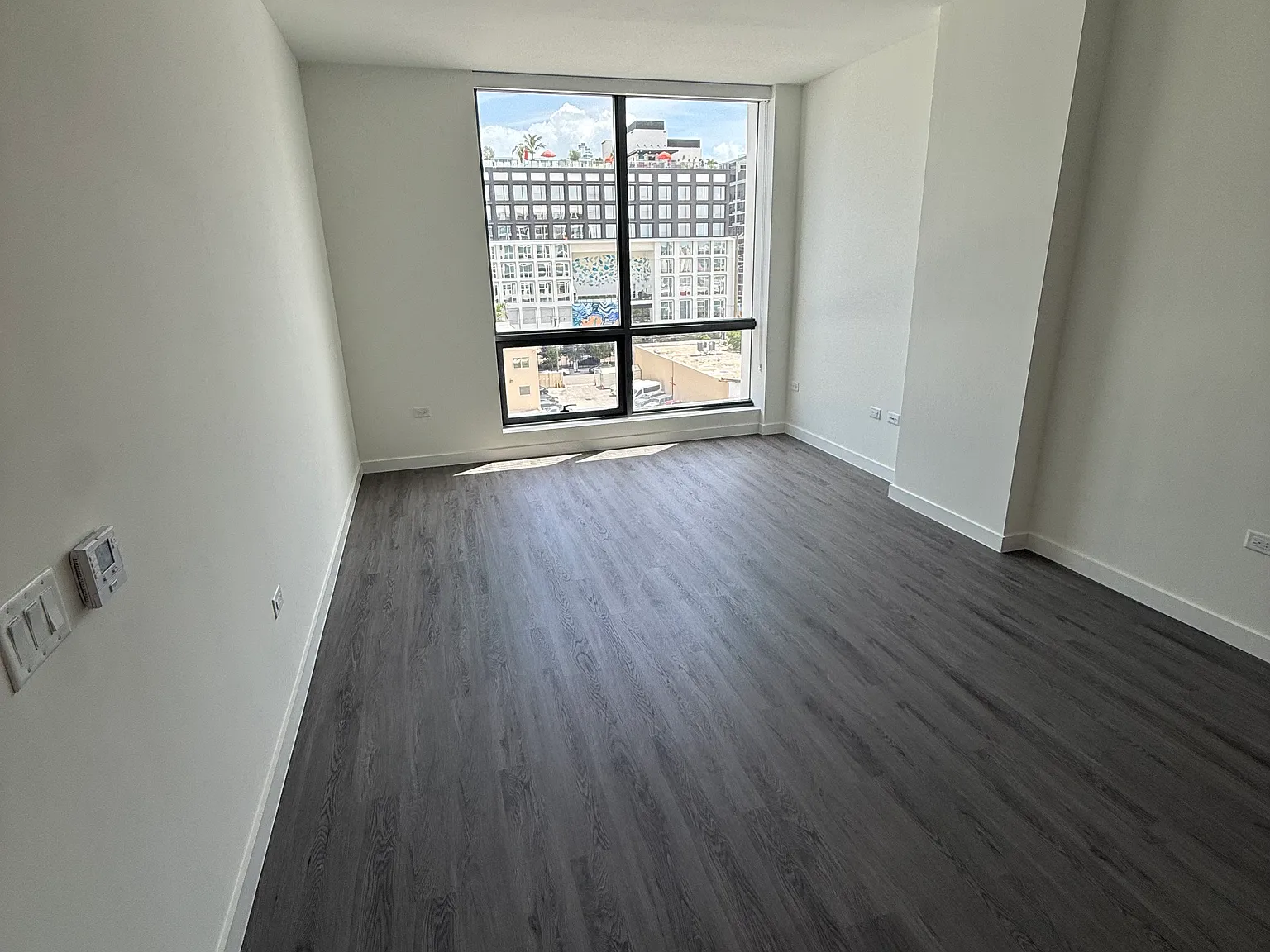 1 bed, 690 sqft, $2,320 — Photo 3