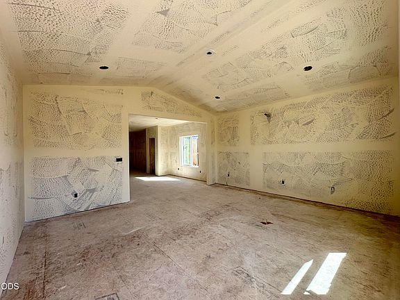 3rd image of 313 E Rapp Rd