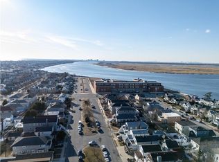 535 W Hudson St, Long Beach, NY 11561