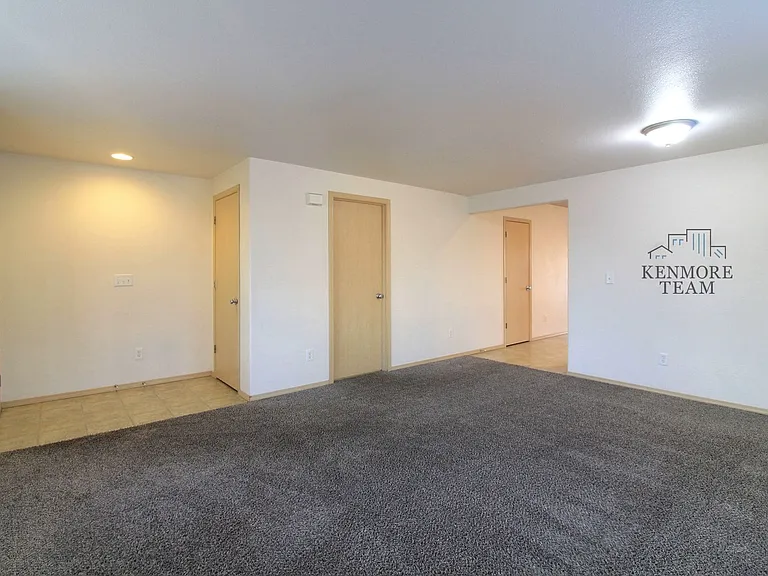 8819 Oliver Dr — Photo 4