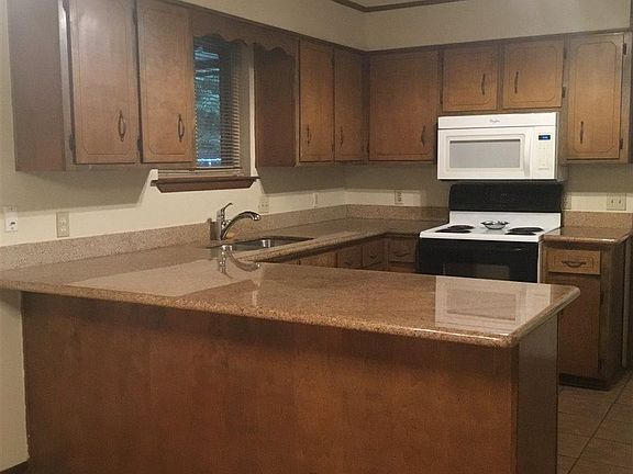 3rd image of 4148 Tonbridge Cir