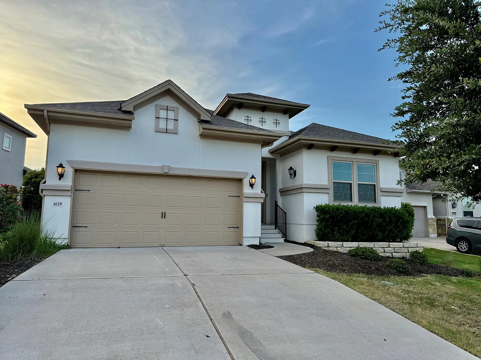 3 bed, 2.0 bath, 2016 sqft, $2,790 — Photo 1