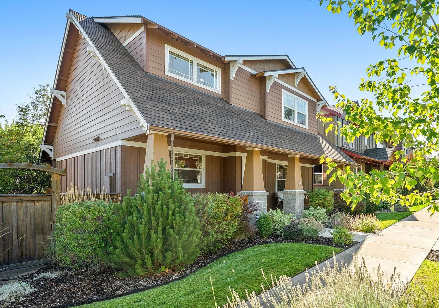 Peaceful NE Bend Home with Broken Top Views & Private Backyard Retreat — Photo 3