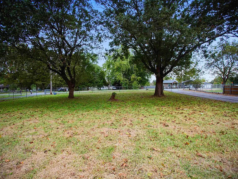 13118 Old River Dr — Photo 25