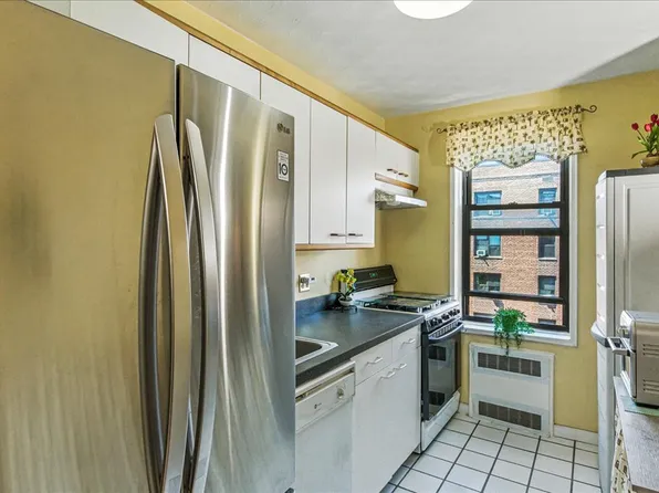 88-10 34th Avenue image 9 of 16