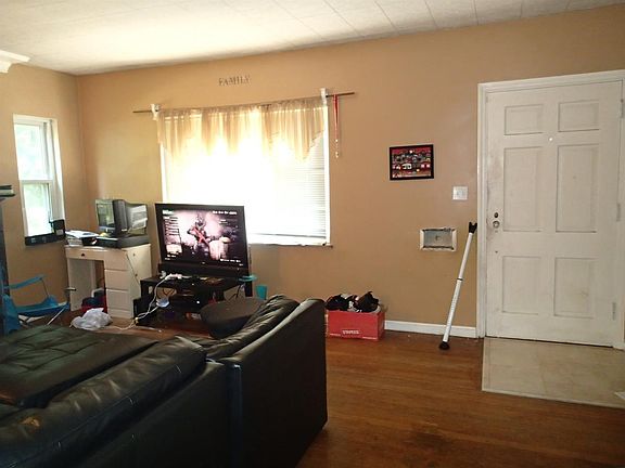 4th image of 7433 Clovernook Ave