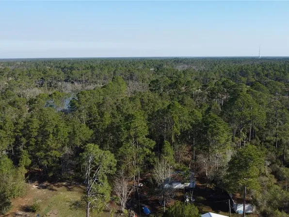 1302 NE 5th St, Carrabelle, FL 32322