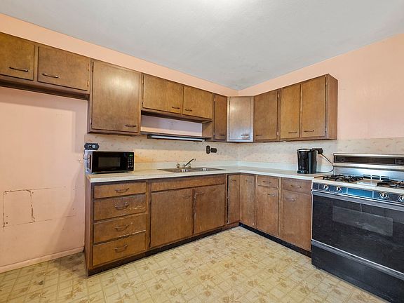 5th image of 7617 Deerfield Ave