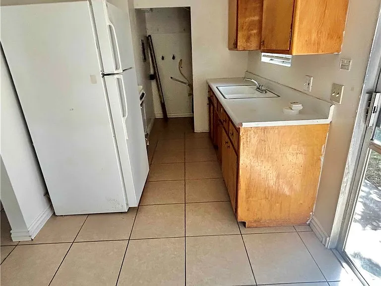 1955 E Devonshire Ave #1955 — Photo 7