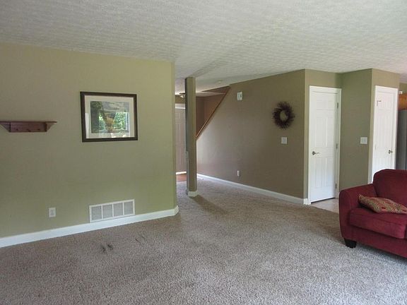 5th image of 614 Norfolk Sq N