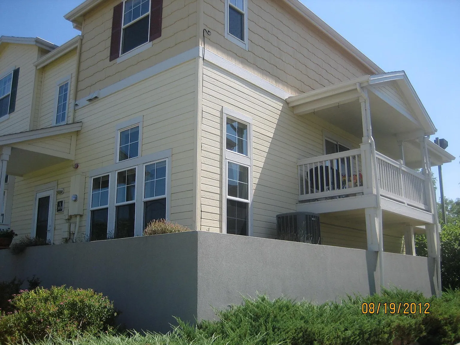 3 bed, 2.5 bath, 1474 sqft, $2,850 — Photo 2