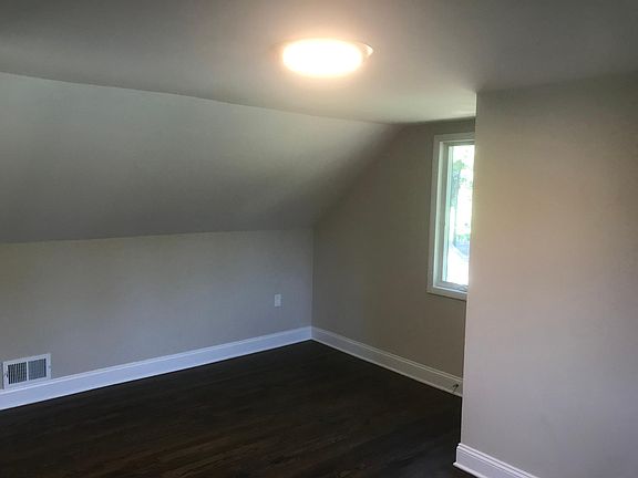 3rd image of 20 Lindy Pl