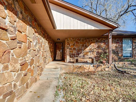 3rd image of 11817 Hollyrock Dr