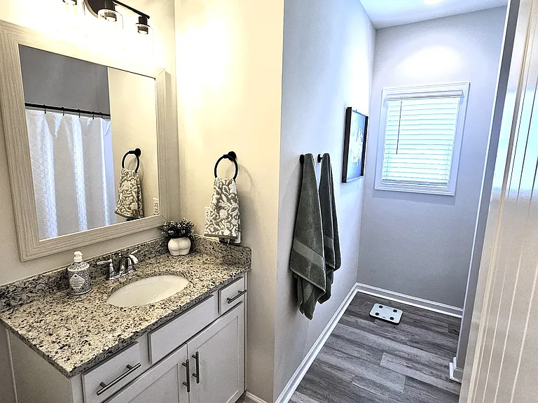 4201 Danby Ln — Photo 16