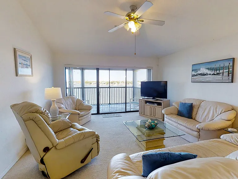 448 Bouchelle Dr #305 — Photo 16