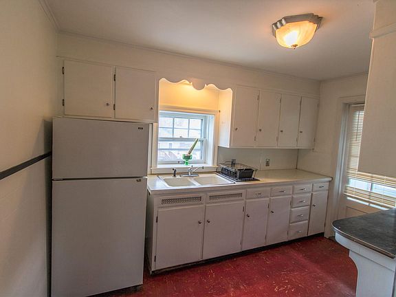 3rd image of 96 Bay St #2