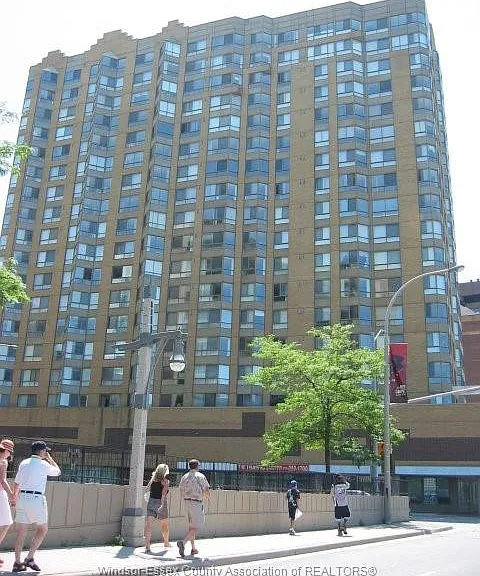 75 Riverside Dr E #1707 — Photo 1
