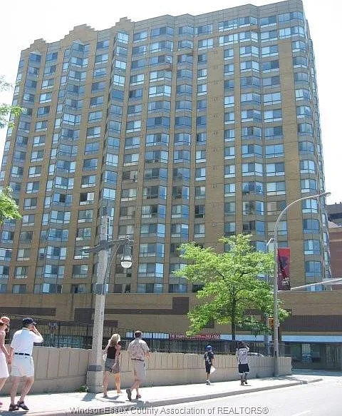 75 Riverside Dr E #1707