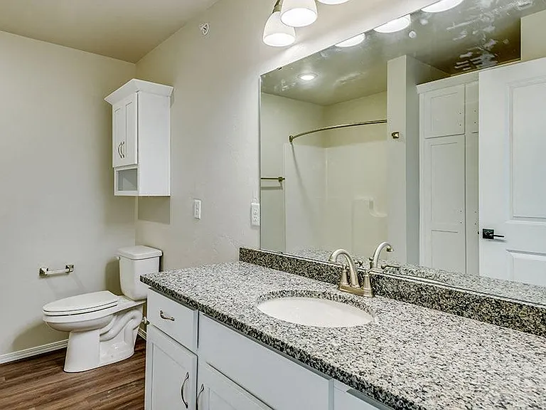 The Peninsula Apartments — Photo 16