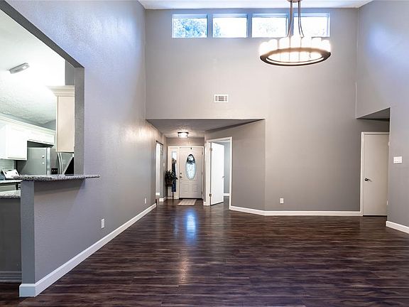 5th image of 1209 Yorkshire Dr