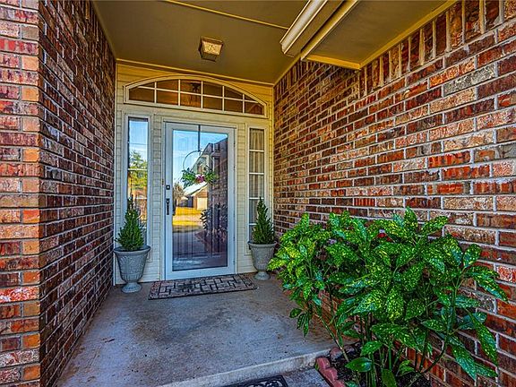4th image of 332 W Strasburg Way