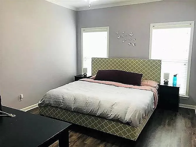 304 Huron Dr — Photo 15