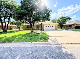 1810 Texas St, Perryton, TX 79070