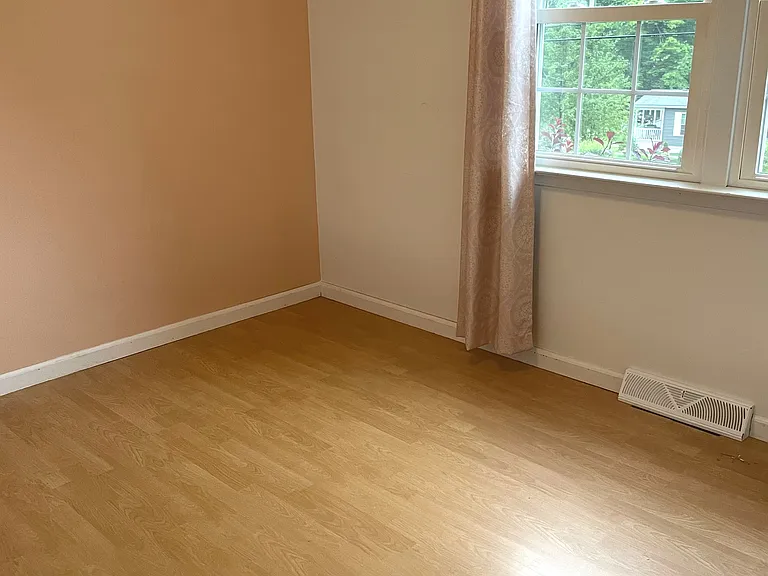 146 Cambridge Rd — Photo 10