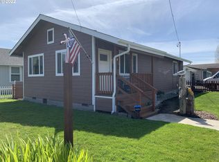 906 Juniper Ave, Reedsport, OR 97467