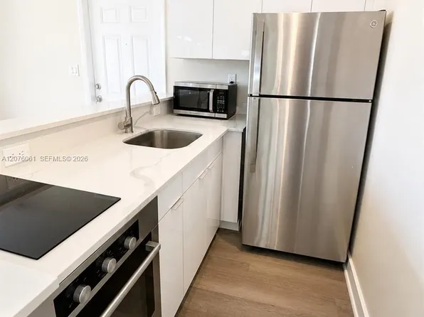 1711 NE 56th St APT 5, Fort Lauderdale, FL 33334