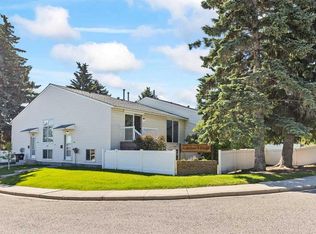 101 N Sabrina Way SW, Calgary, AB T2W 4J4