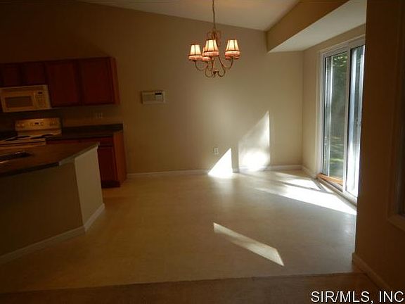 5th image of 12 Bunkum Woods Dr