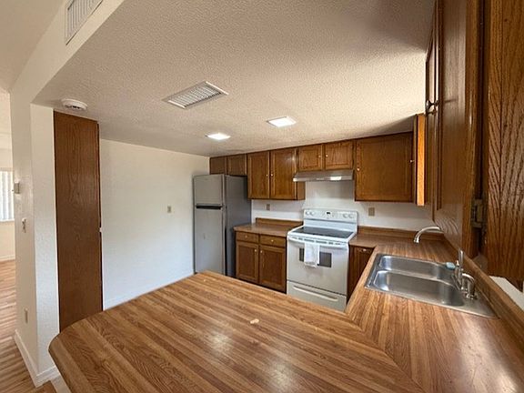 5th image of 1324 S Ocotillo Dr