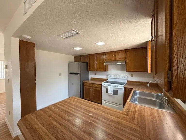1324 S Ocotillo Dr — Photo 5