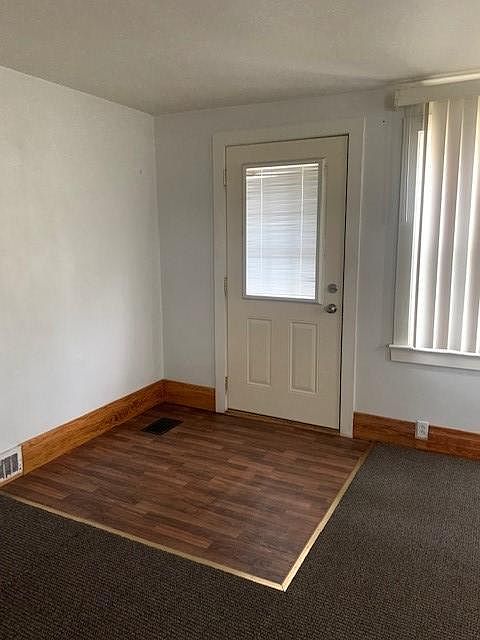 1st image of 219 Clover Pl