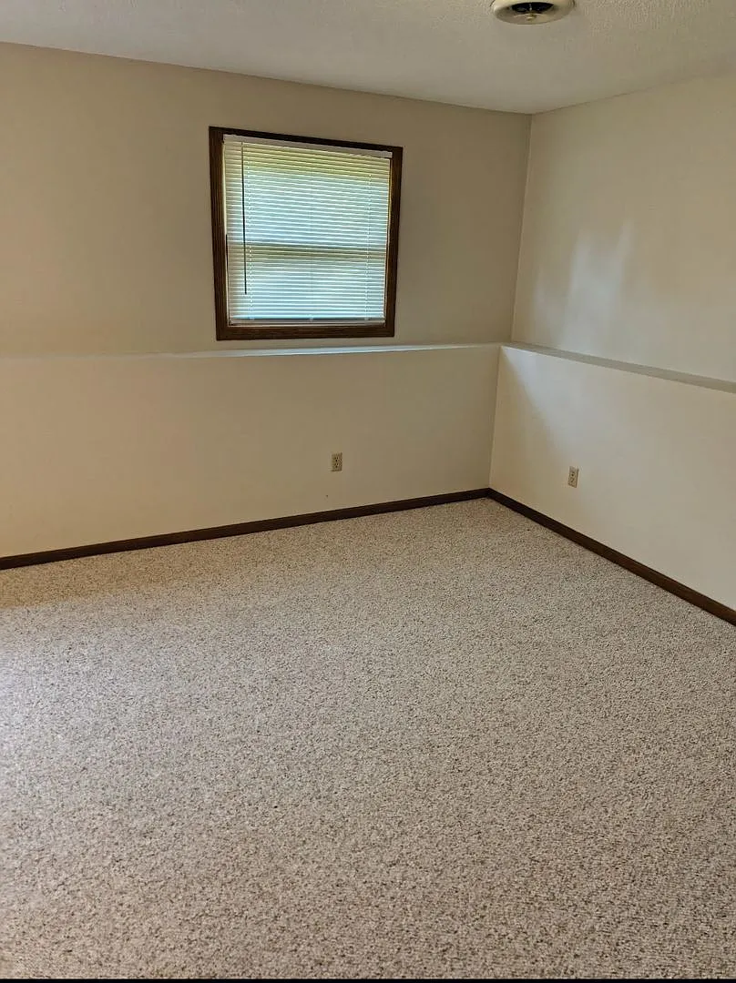 3 Bedroom, 2 Bathroom Home. — Photo 3