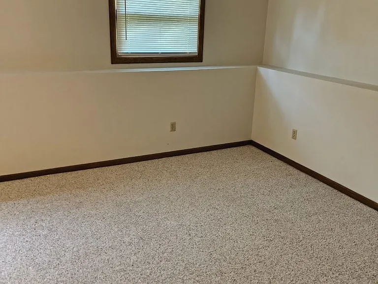 1250 Silverwood Ct — Photo 3