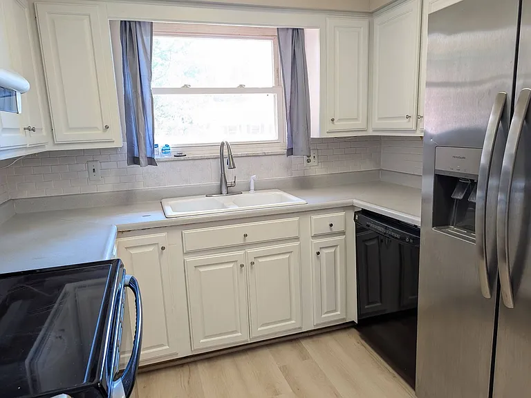 5253 Vernadale Dr — Photo 10